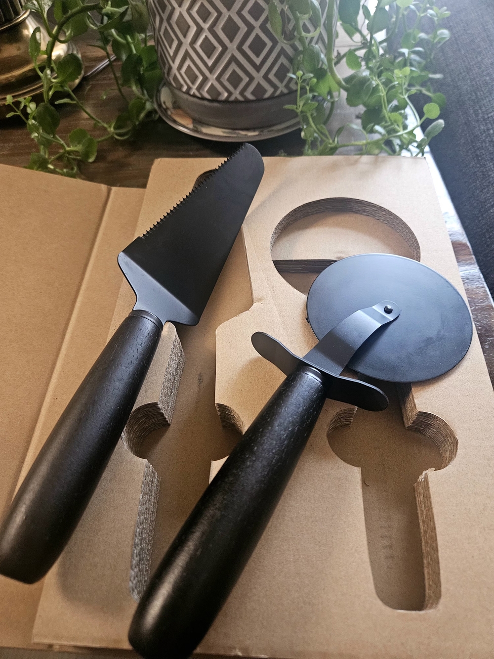 Black Metal Pizza Cutter and Server Set - Modern Kitchen Serving Tools